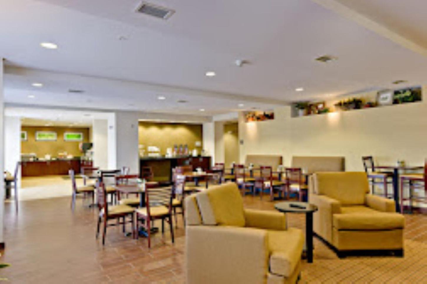 Wingate By Wyndham Jonesboro Hodge Hotel Buitenkant foto